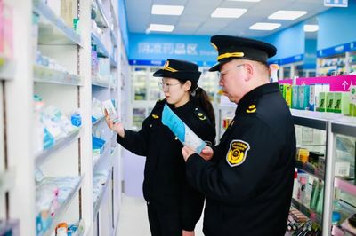 保障假期市場安全，他們用堅守詮釋最美“敬業?！薄浾障鄼C及器材銷售人員的默默奉獻